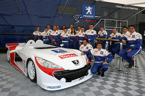 Deltagerne i 207 Spider Cup 2007.
(Foto: Peugeot Media)